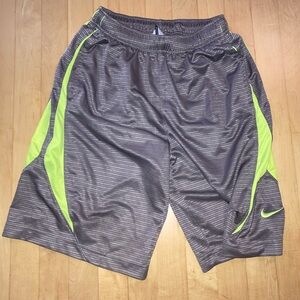 Men’s Large Silver and Green Basketball Shorts Nike Size L (fit small)